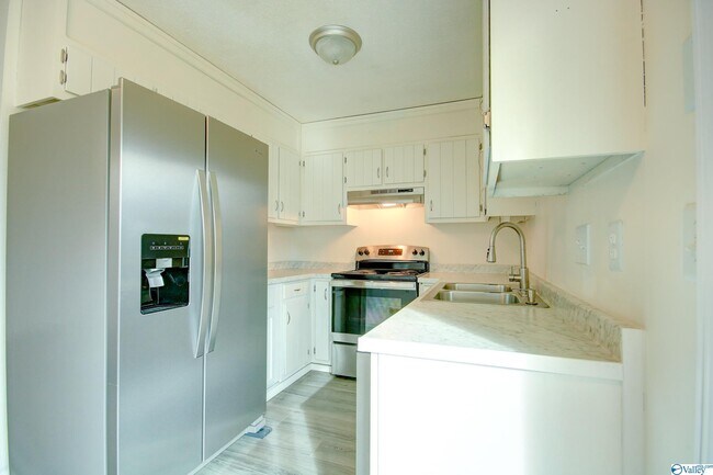 Foto del edificio - 2225 Golf Rd SW