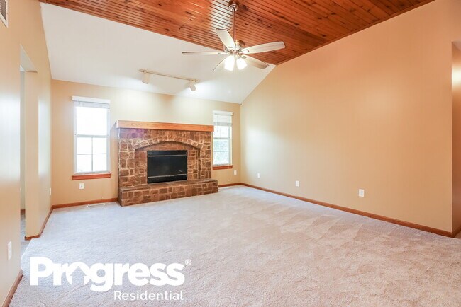 Building Photo - 1711 Roberta Dr