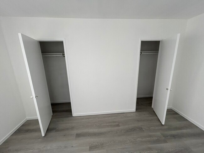 Foto del edificio - 1010 N Stanley Ave