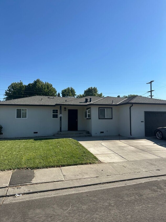Building Photo - Affordable 3 bedroom!
