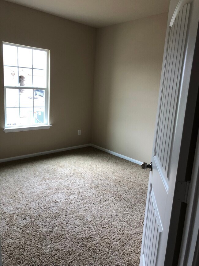 Building Photo - 15212 Bullbrier Rd