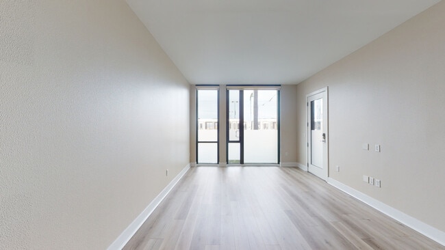 Interior Photo - Channel Mission Bay