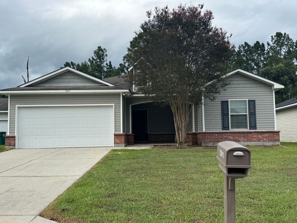 Foto principal - Beautiful Home for Lease in Denham Springs...