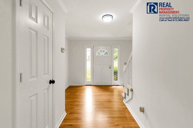 Foto del edificio - Beautiful Brentwood 3 BD home with attache...