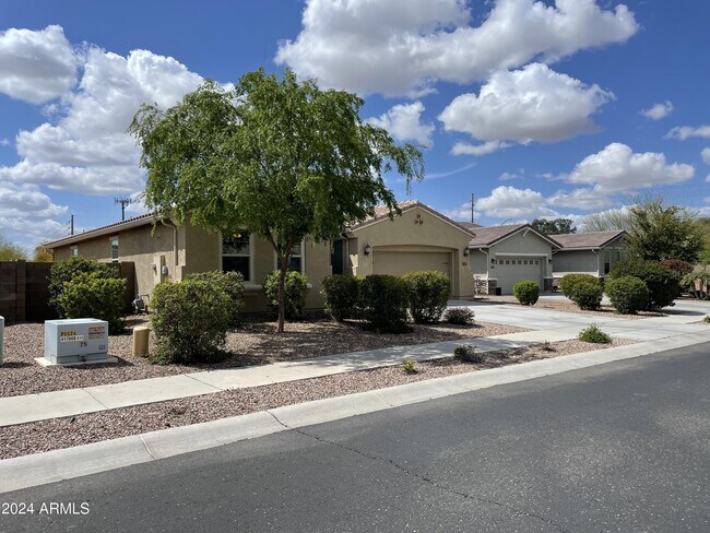 Foto del edificio - 9037 W Orchid Ln