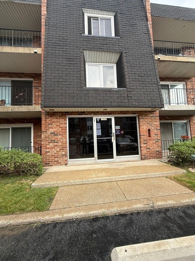 Building Photo - 1030 Hirsch Blvd