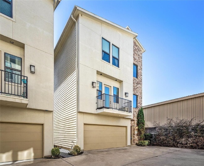 Building Photo - 1720 Live Oak St
