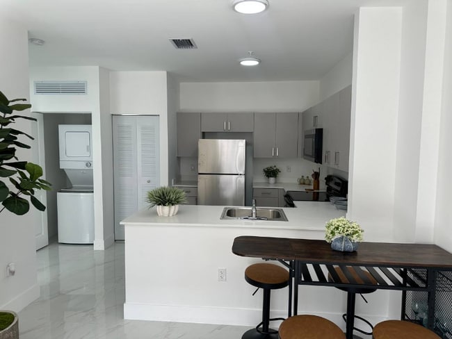 Foto del edificio - 1453 W 29th St