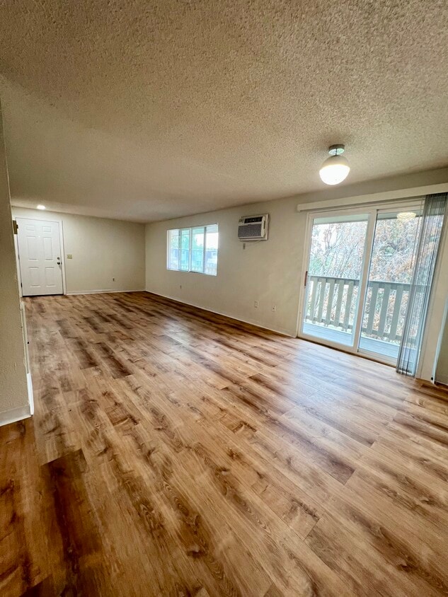 Living room room - 632 N Tweedt St