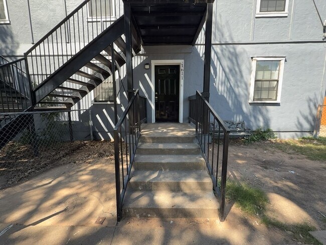 Building Photo - 1611 Voirin Rd