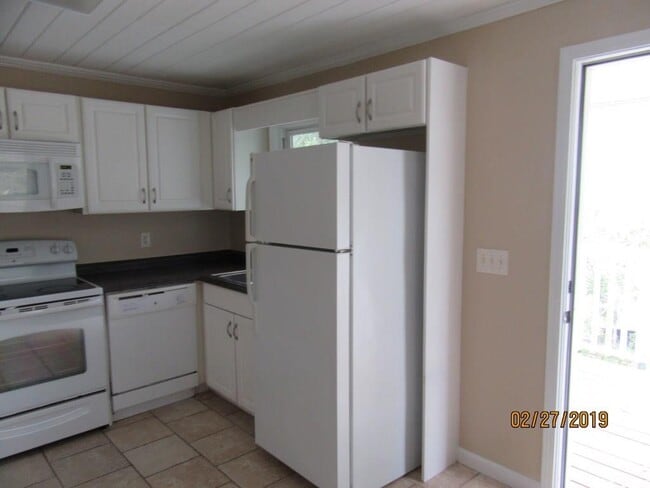 Building Photo - 205 5th Ave N