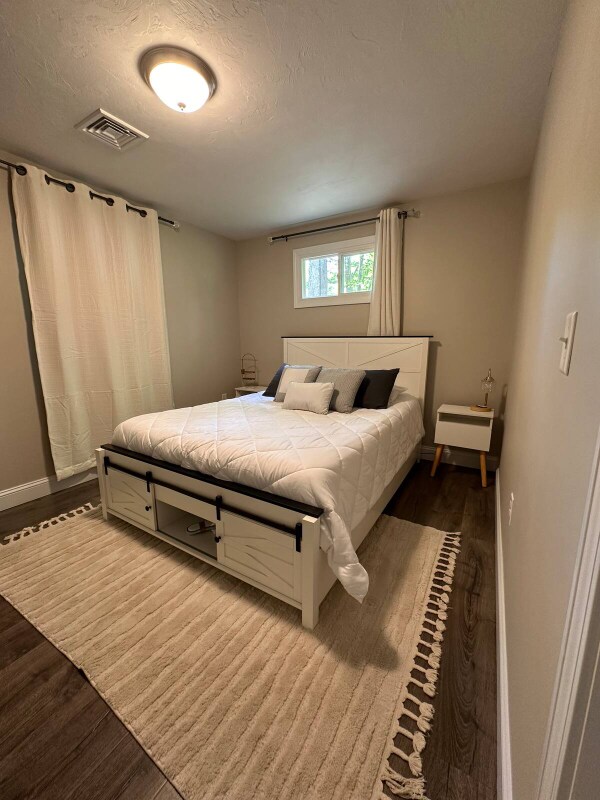 Foto del edificio - 136 Cove Rd