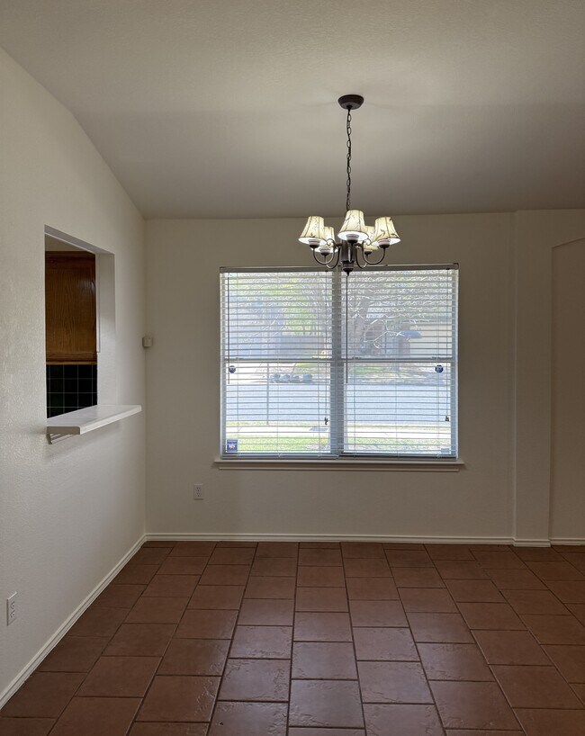 Foto del edificio - 700 House Creek Dr