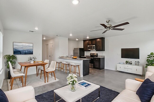 Building Photo - Tejas Pointe