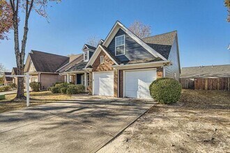 Building Photo - 1756 Hedington Ct SE
