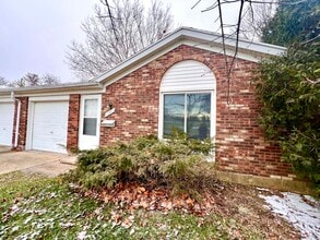 Building Photo - 1191 E David Rd