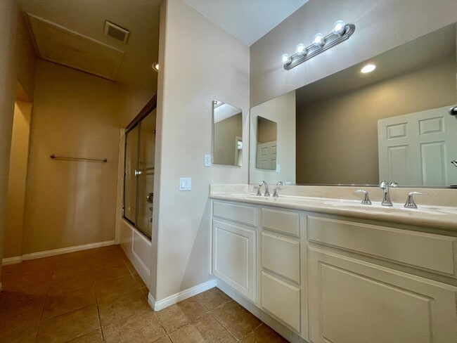 Building Photo - AVAILABLE NOW !!! 2 Bedroom 2 Bathroom 2 Story Condo in Palm Desert