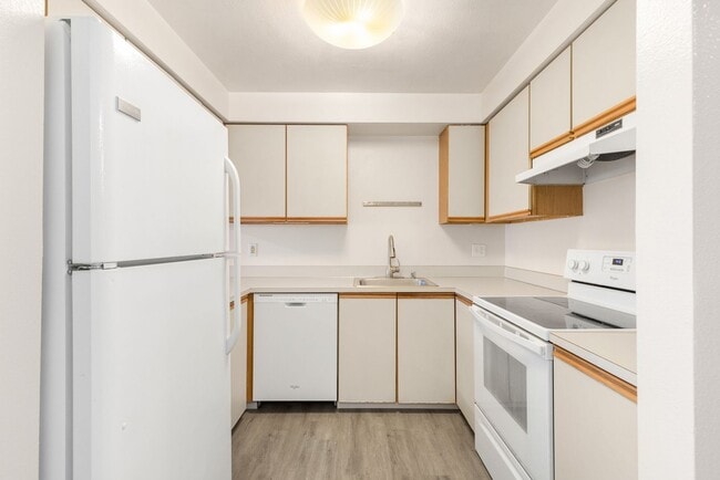 Building Photo - Charming 1 Bedroom Condo in Kenmore with P...