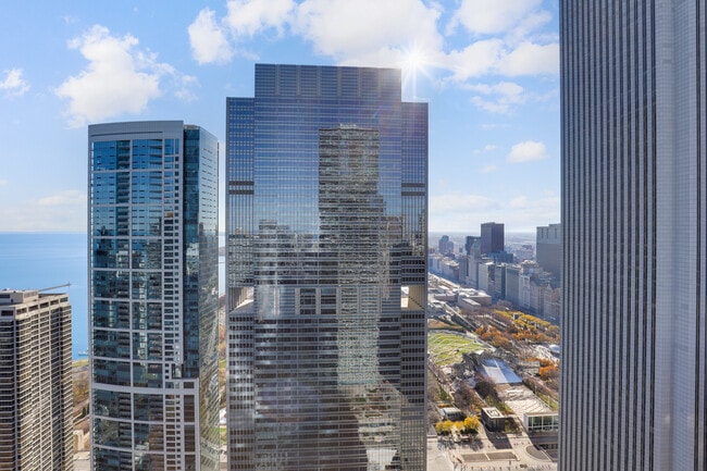 Foto del edificio - 225 N Columbus Dr