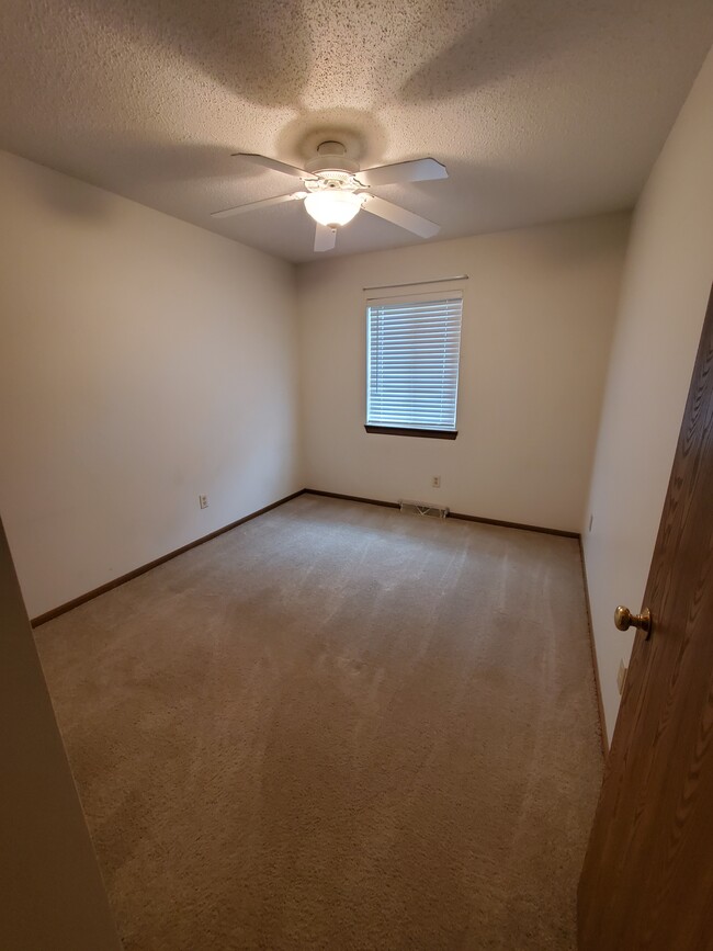 Building Photo - W163N11504 Windsor Ct