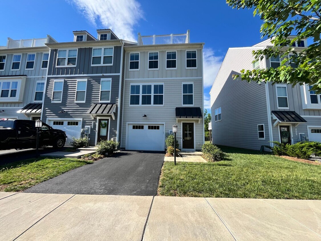Foto principal - 5931 McComb St