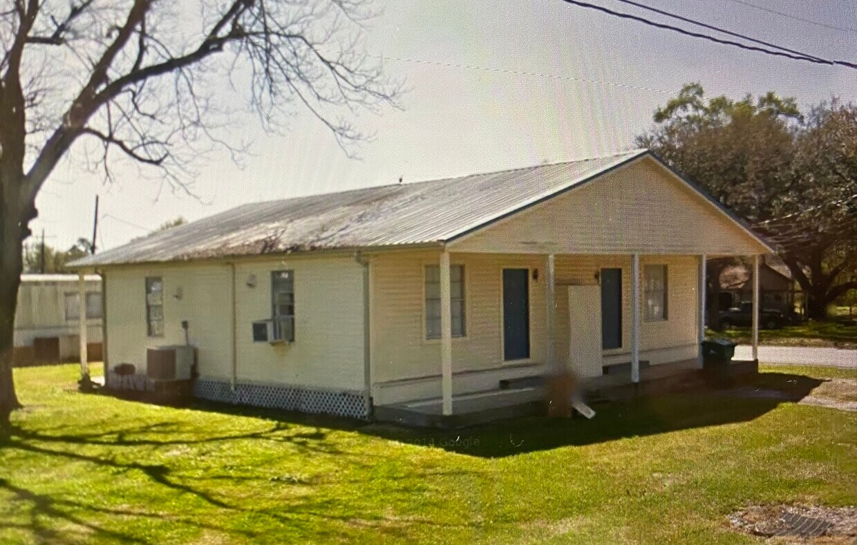 1925 Crockett St, West Orange, TX 77630 Apartments 1925 Crockett St