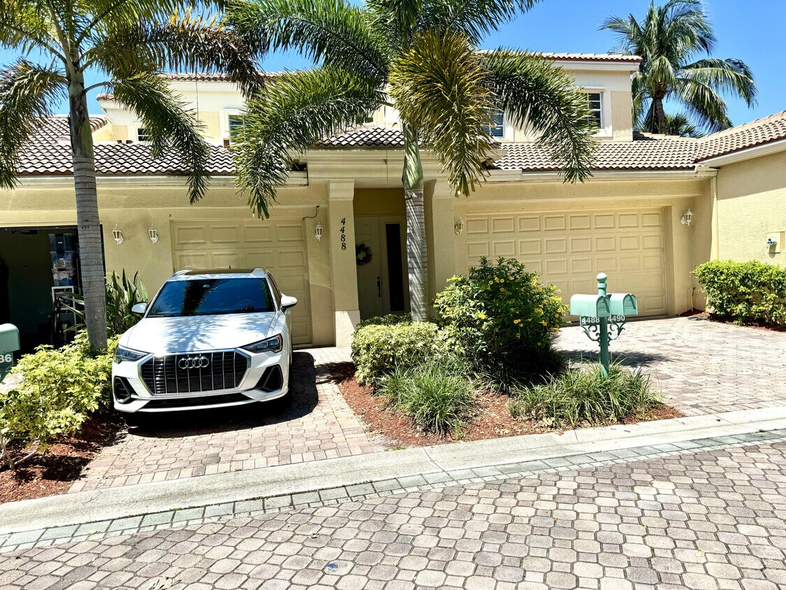 Foto principal - 4488 Hickory Dr