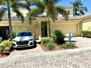 Building Photo - 4488 Hickory Dr