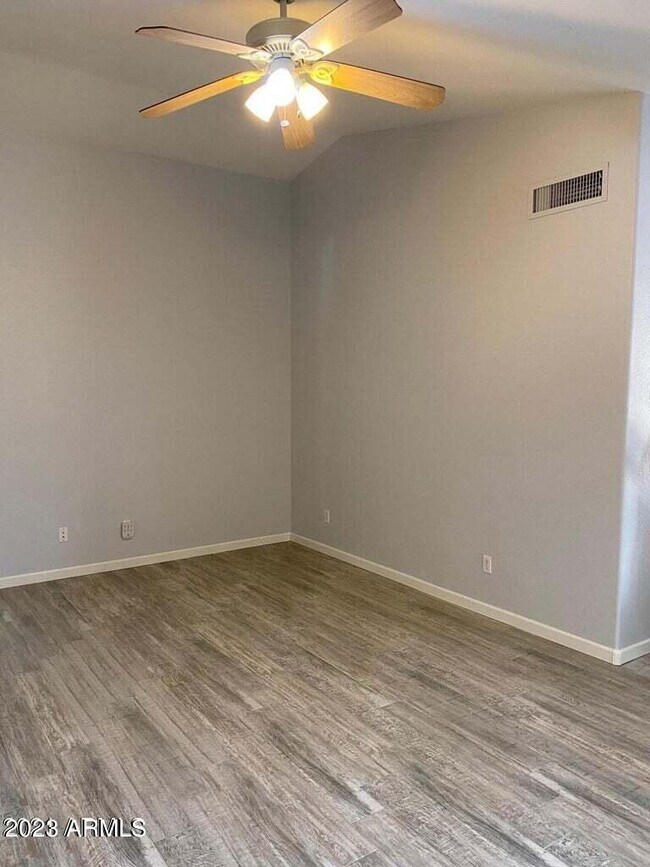Foto del edificio - 6612 W Whispering Wind Dr