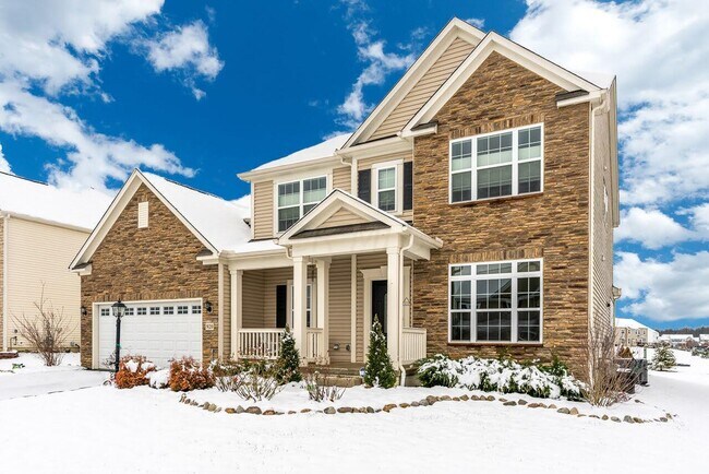 Building Photo - 920 Farmington Ln