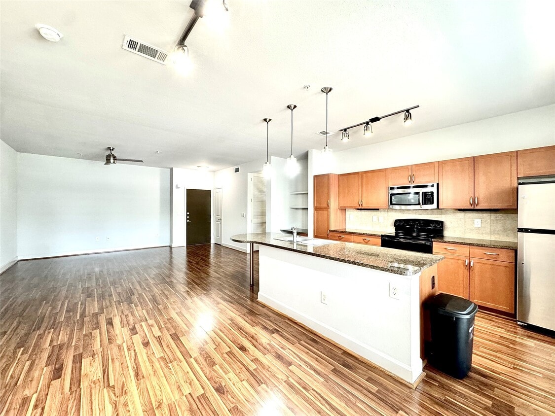 Foto principal - 3333 Weslayan St