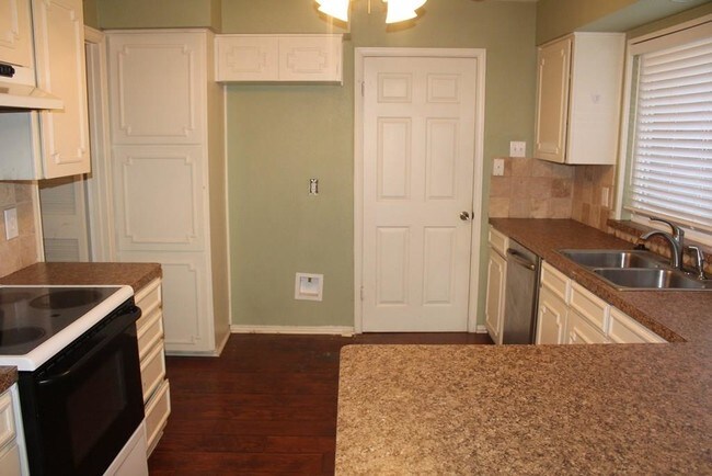 Building Photo - 1217 Janell Dr