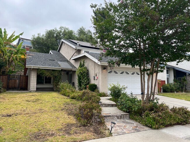 Foto del edificio - Lovely 4 Bed 3 Bath Brea Home With SOLAR