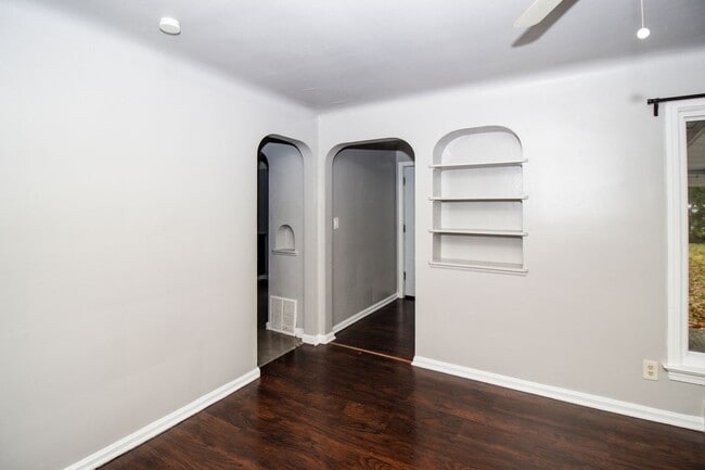 Foto del edificio - 11702 Ridge Rd