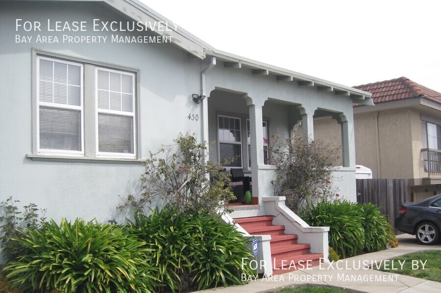 Foto principal - 3 BD/2 BA SFH with Backyard and Finished B...