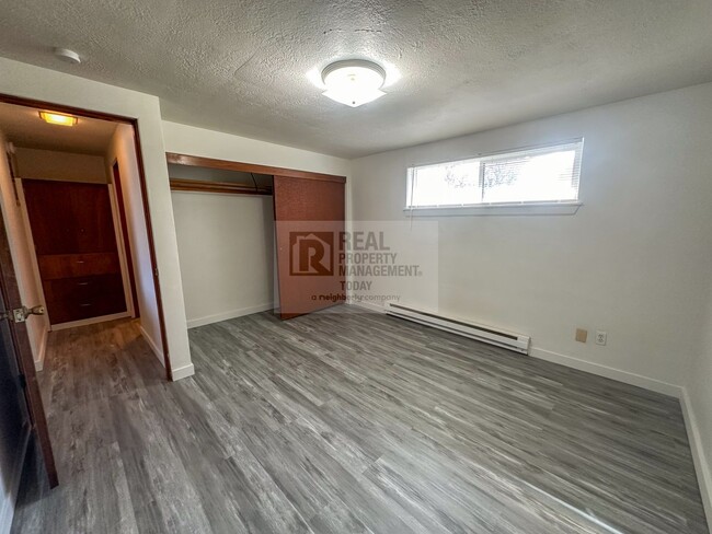 Building Photo - 1 Bedroom Unit in Tacoma! *MOVE IN SPECIAL...