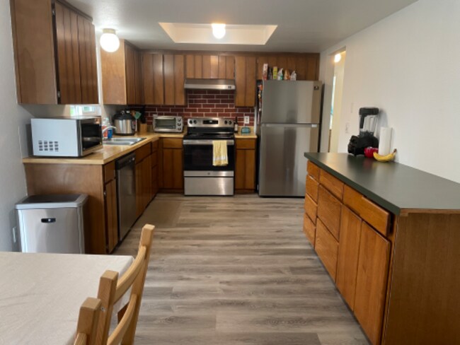 Building Photo - 3522 Lancashire Ct SE