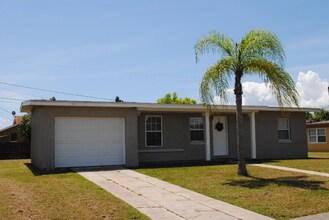 Building Photo - 21463 Mallory Ave