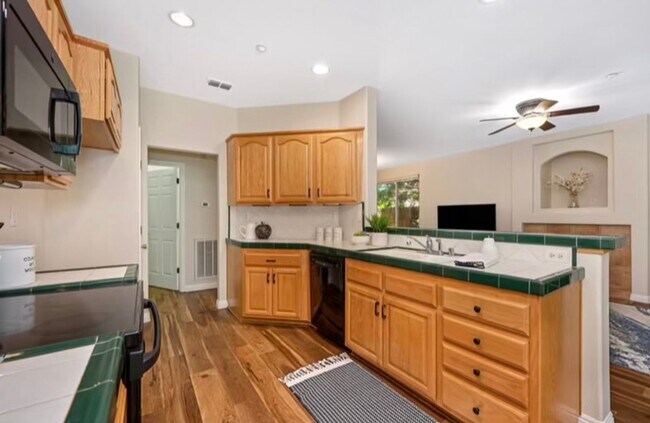 Foto del edificio - Nice Two Bedroom Two Bathroom Home in Rocklin - Whitney Oaks Ages 55+ Gated Community