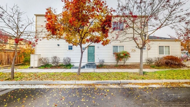 Building Photo - 2421 N Village Dr