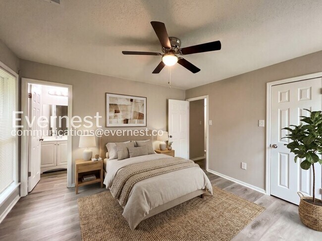 Foto del edificio - 6445 Collinwood Rd