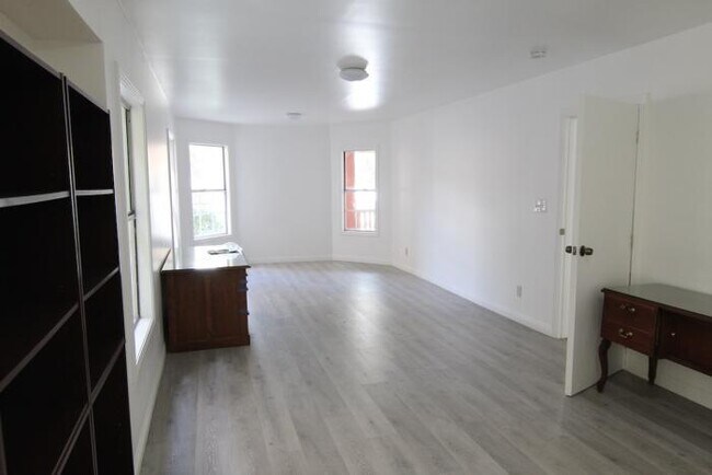 Building Photo - 6 bedroom in Los Angeles CA 90017