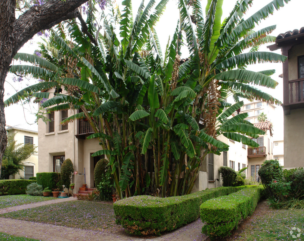 Building Photo - 336 N Oakhurst Dr
