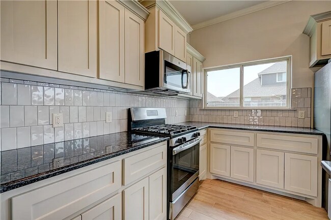 Foto del edificio - Charming 3-Bedroom Home with 3-Car Garage in Moore!