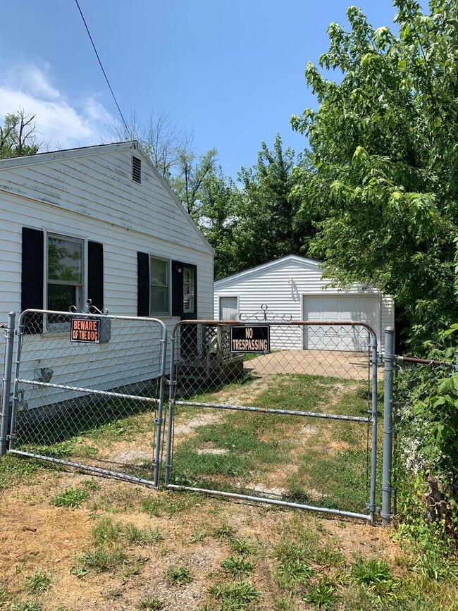 Building Photo - 2 bedroom!
