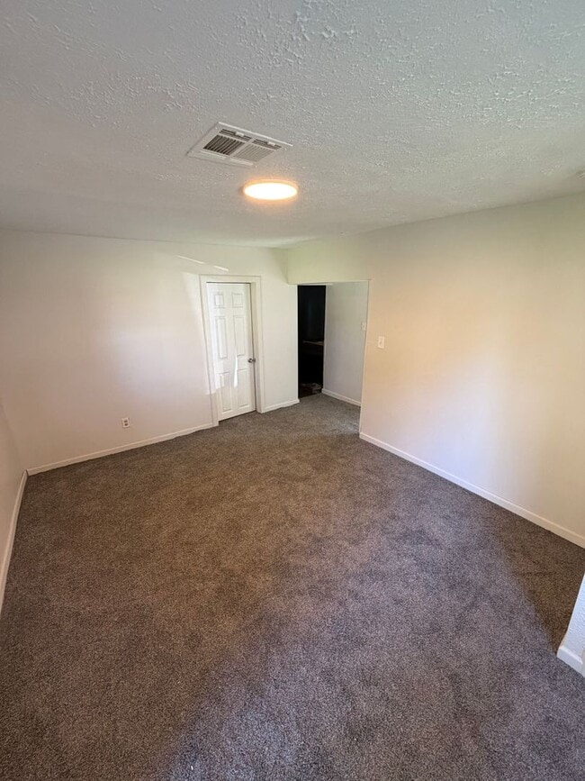 Building Photo - 2640 S Price Ave