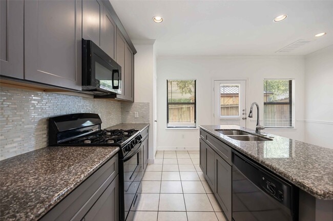 Foto del edificio - 8710 Knox St