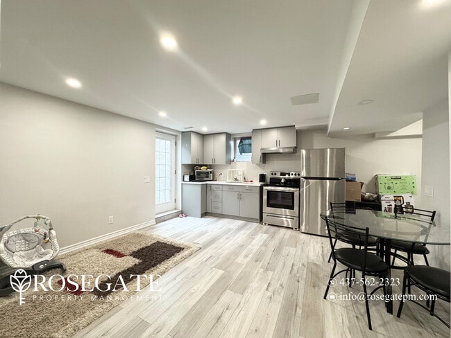 Building Photo - Cozy 2 Bed 1 Bath Apartment with Parking