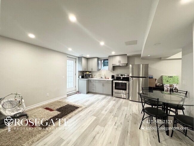 Photo du bâtiment - Cozy 2 Bed 1 Bath Apartment with Parking