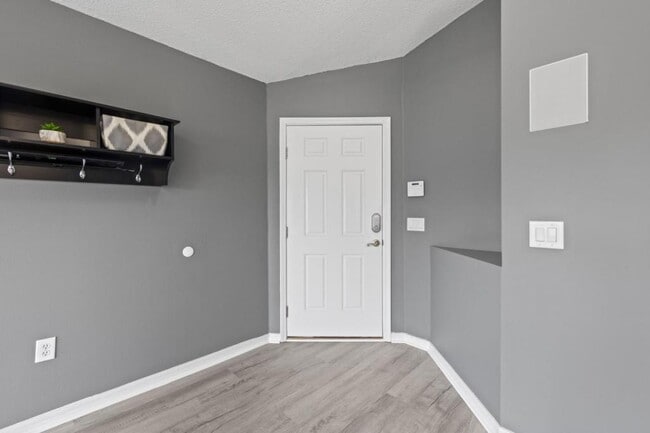 Building Photo - 127 Nivana Dr